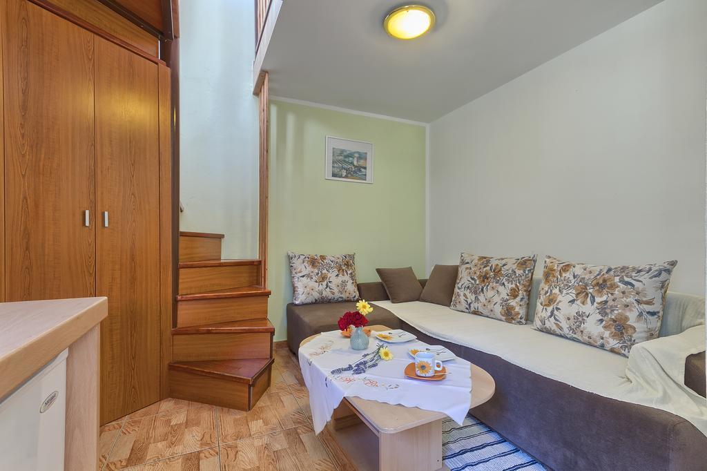 Apartments Ljiljana Pula Exterior photo