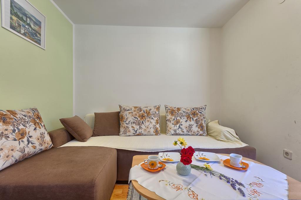 Apartments Ljiljana Pula Exterior photo